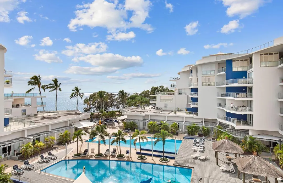 Hamptons Meets Hervey Bay In Upmarket Resort - Ocean Views-1