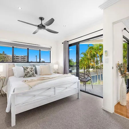 'Bay View' With Pool And Rooftop Entertaining Area-3