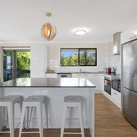 Spacious 3-Bed Home With Balcony In Hervey Bay-3