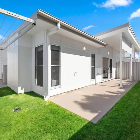 'Esplanade Escape' A Fresh Coastal Family Hideaway-2