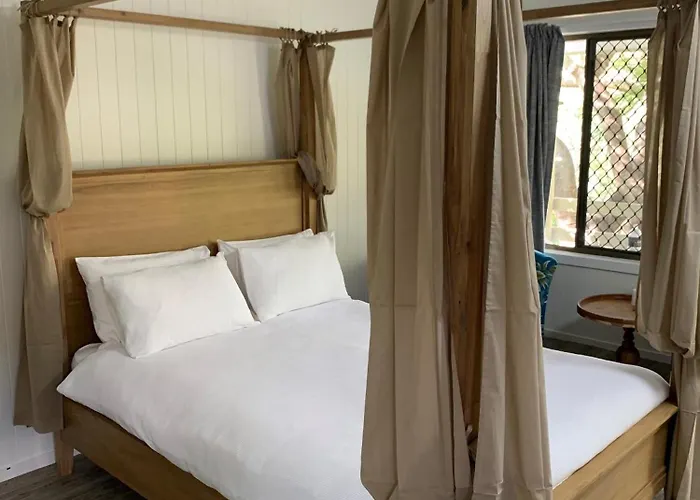 Turtle Cove Lake Front Cabin 300M To Beach Hervey Bay