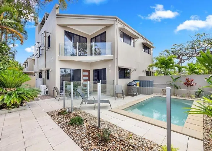 'Bay View' With Pool And Rooftop Entertaining Area Hervey Bay