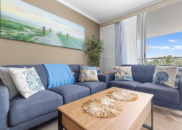Hervey Bay 50 Meters From The Beach, 2Br 2Ba Apartment In Resort On The Esplanade With 2 Pools, Spa, Gym, And Parking