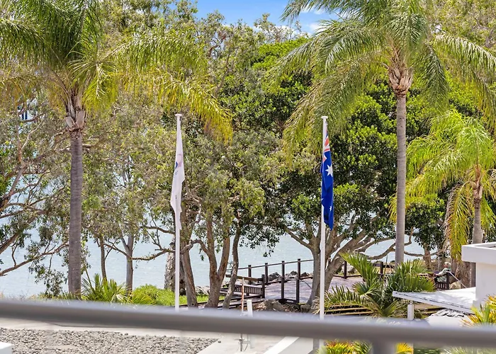 Hervey Bay 50 Meters From The Beach, 2Br 2Ba Apartment In Resort On The Esplanade With 2 Pools, Spa, Gym, And Parking