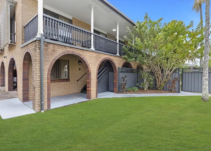 Spacious 3-Bed Home With Balcony In Hervey Bay