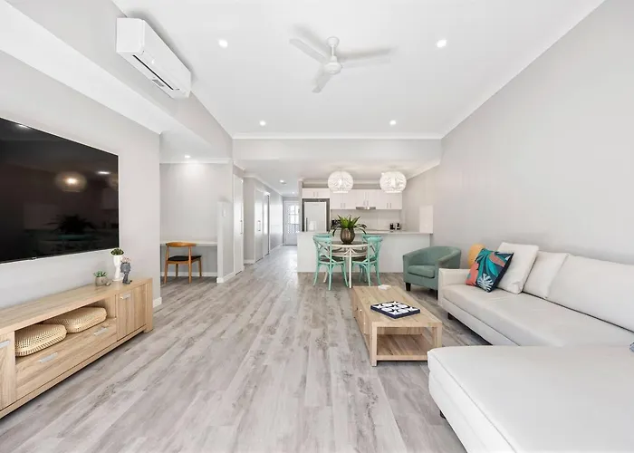 'Esplanade Escape' A Fresh Coastal Family Hideaway Apartment Hervey Bay