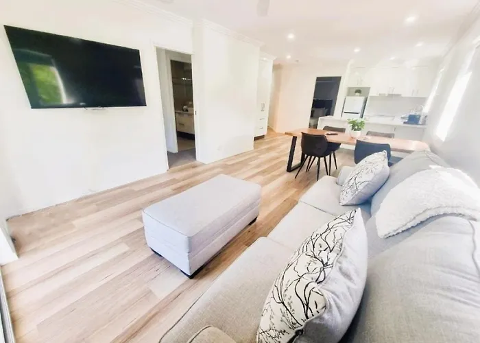 Stunning 2 Bedroom 2 Bathroom Beachfront Apartment Close To Everything! Hervey Bay
