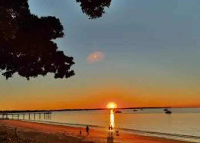 Stunning 2 Bedroom 2 Bathroom Beachfront Apartment Close To Everything! Hervey Bay